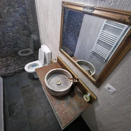 Central Park Apartment *